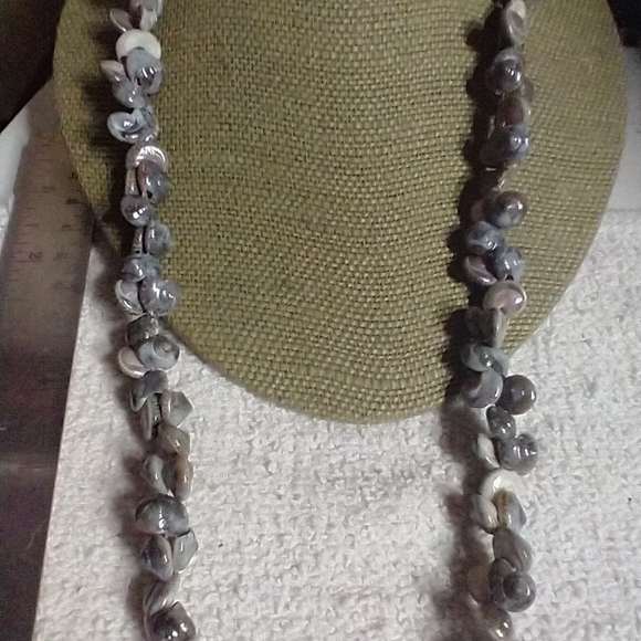 Long grey shell beach summer vacation necklace Hawaii ⛱️🏖️ 🌞 🏝️ - Picture 4 of 5
